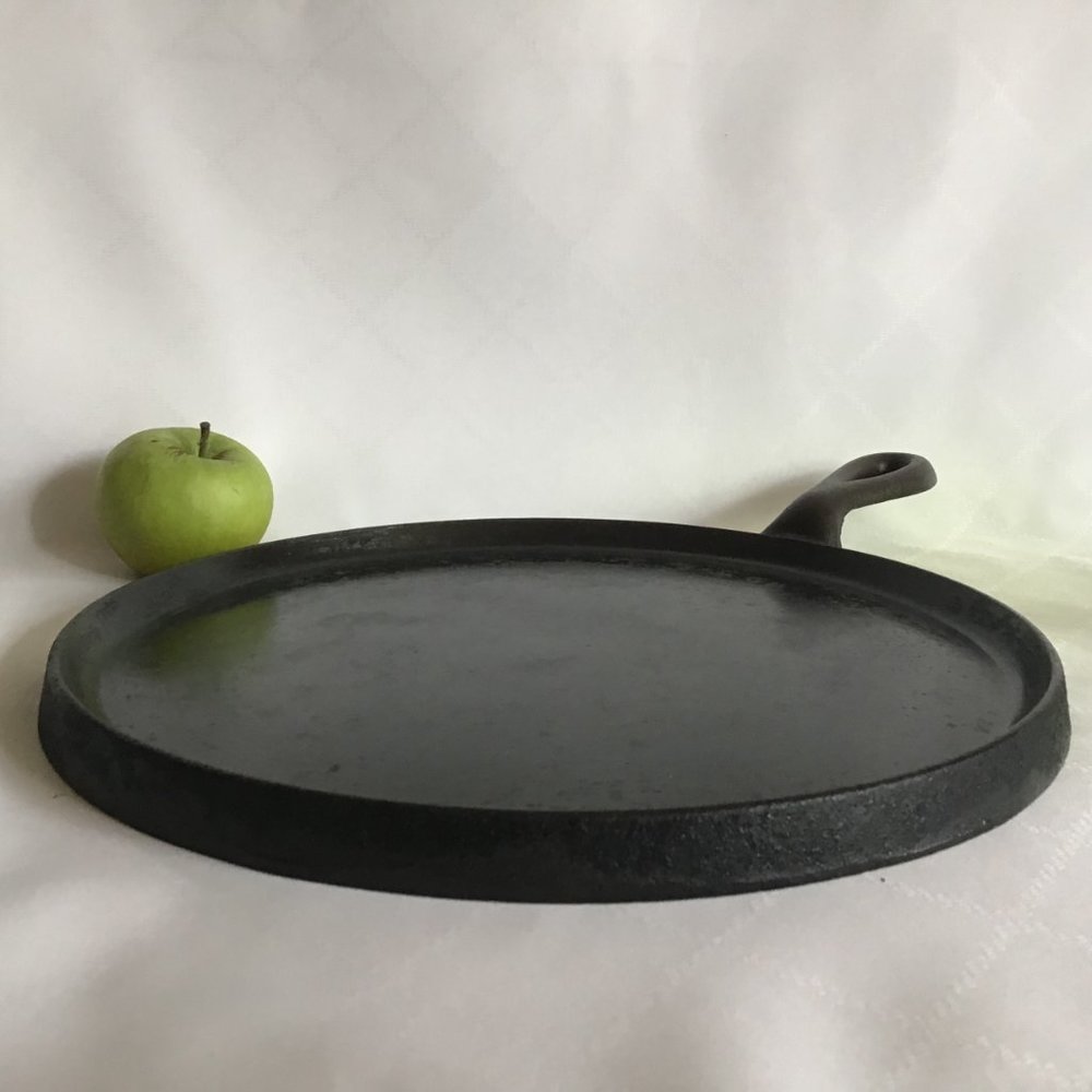 McClary's No. 9 Round Cast Iron Griddle #X613 Rare Find